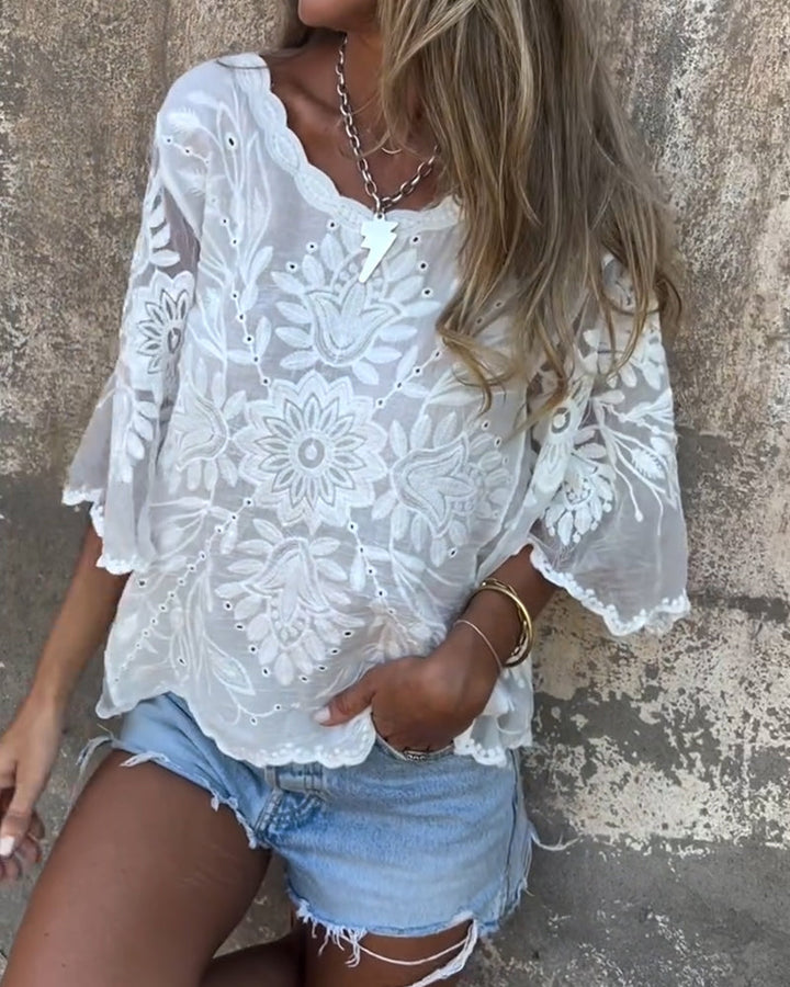 Jasmine | Vlindermouwen Blouse met Ronde Geborduurde Halslijn