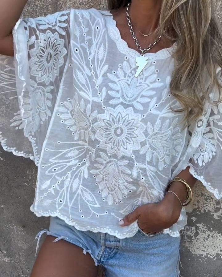 Jasmine | Vlindermouwen Blouse met Ronde Geborduurde Halslijn