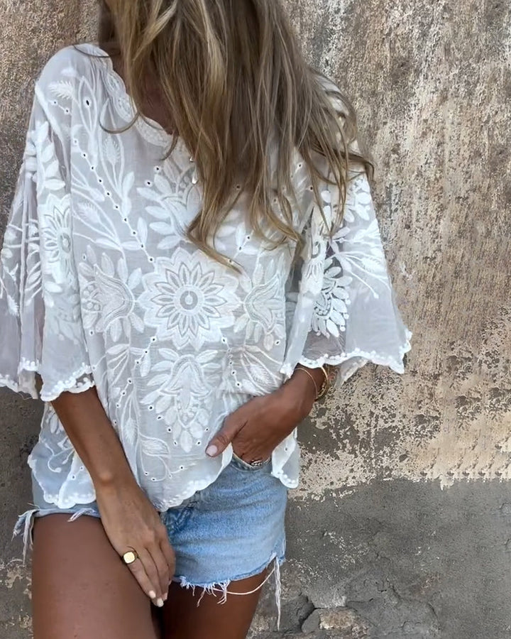 Sanne | Blouse met Vlindermouwen en Ronde Geborduurde Halslijn