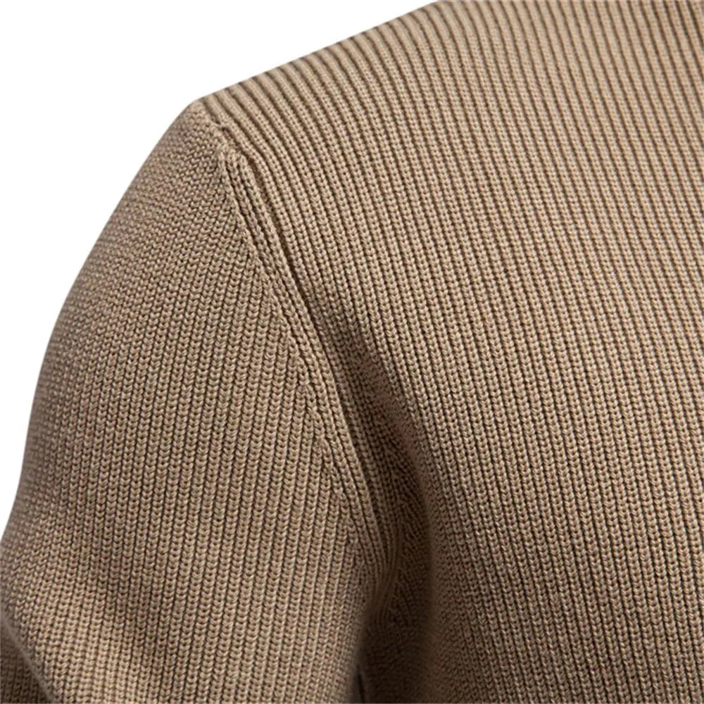 Konrad | Stijlvolle herenpullover met knoopdesign