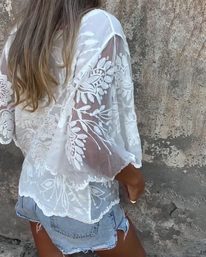 Jasmine | Vlindermouwen Blouse met Ronde Geborduurde Halslijn